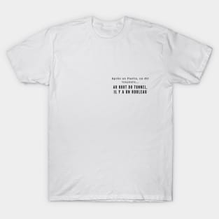 Au bout du tunnel il y a un rouleau french saying dicton français T-Shirt